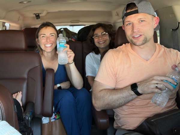 Picture of our clients enjoying their transportation service in Cancun